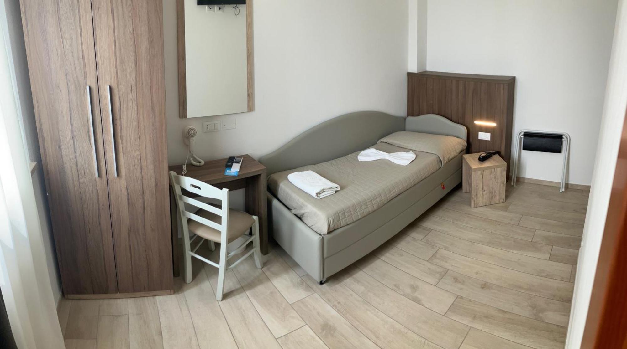 Hotel Bed And Book Rimini Exteriör bild