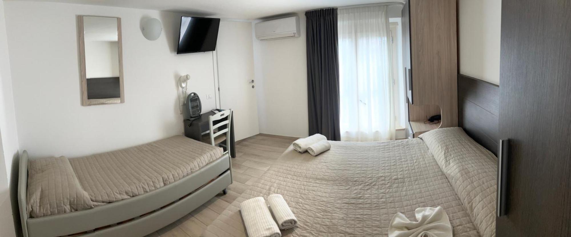 Hotel Bed And Book Rimini Exteriör bild