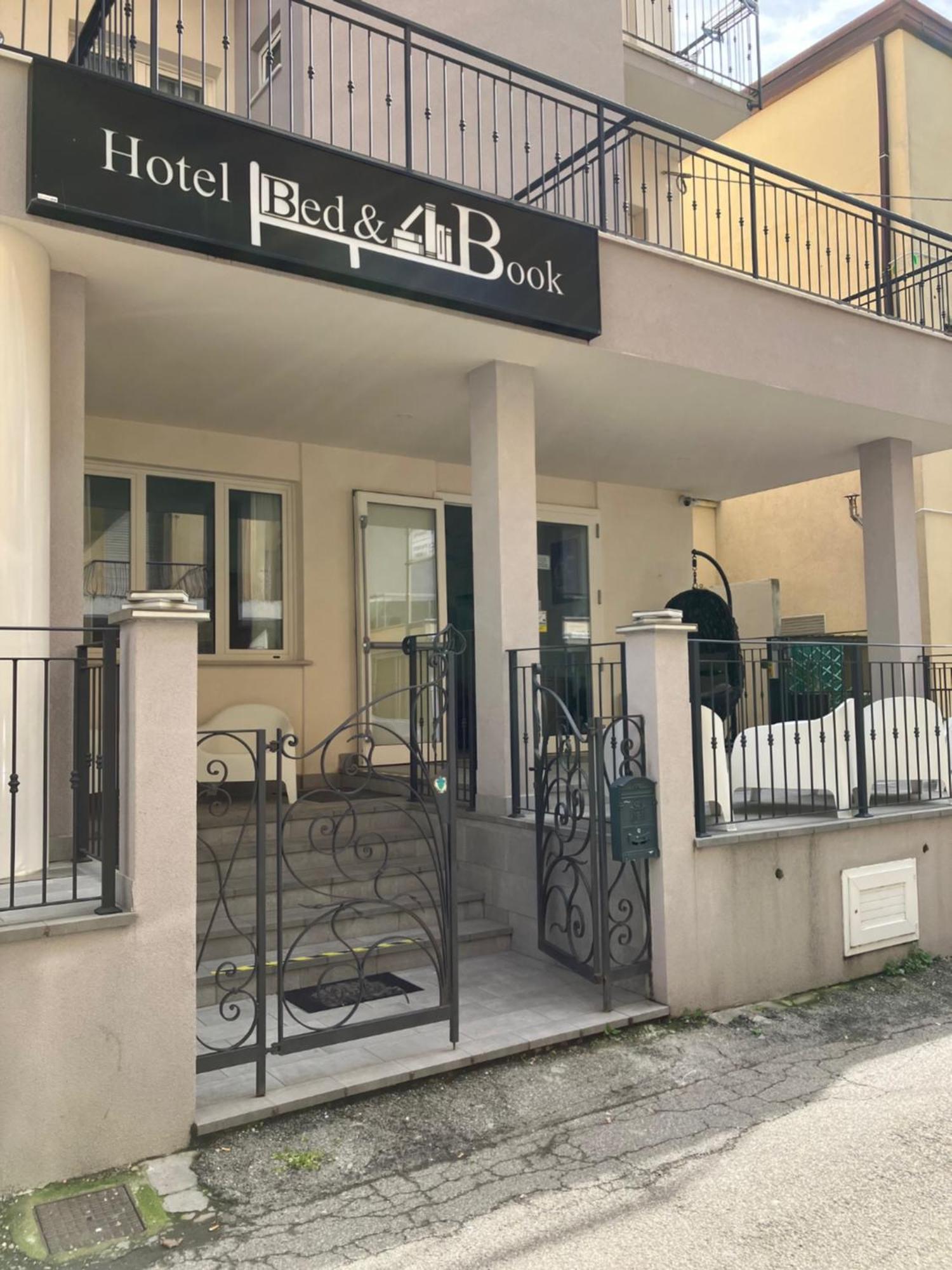 Hotel Bed And Book Rimini Exteriör bild