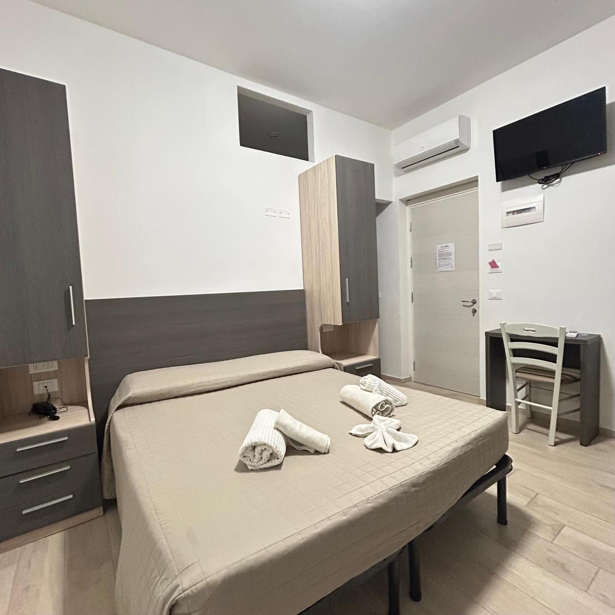 Hotel Bed And Book Rimini Exteriör bild